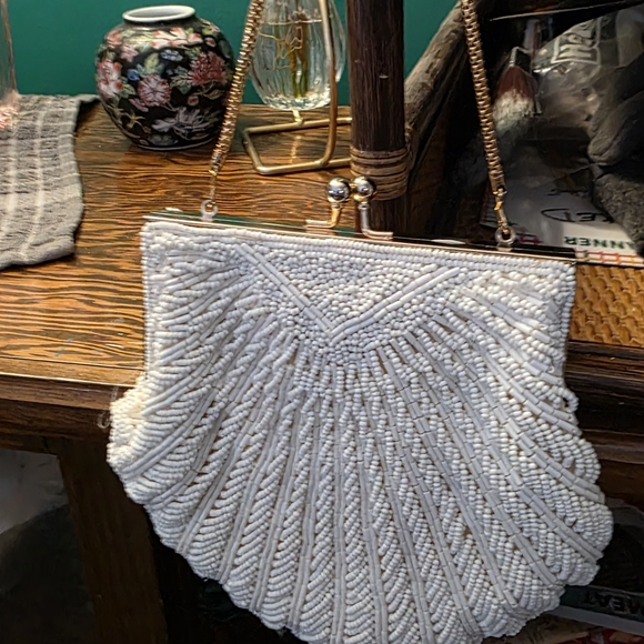 Walborg Elegant White Beaded Clutch w - Picture 3 of 6